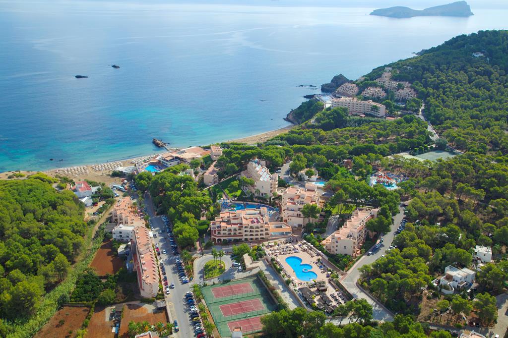 Invisa Figueral Resort Cala Blanca Beste koop! Euro 774.00